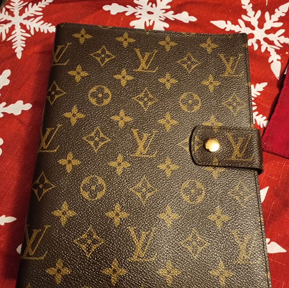 Louis Vuitton 3 ring day planner/date book